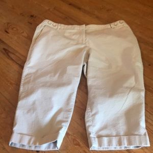 Cute seersucker type Capri pants khaki & white